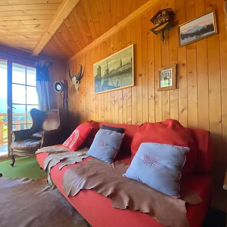 2 Bedroom Close To Lifts And Amenities *