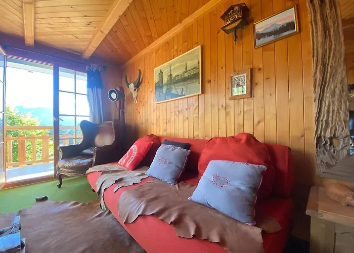 2 Bedroom Close To Lifts And Amenities *